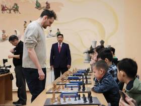 В Якутске стартовали мастер-классы по шахматам и сеансы одновременной игры с гроссмейстерами
