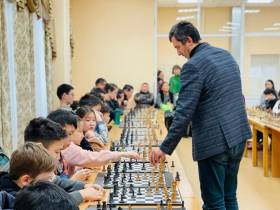 «Юные шахматисты Якутии могут добиться успехов»: Михаил Кобалия провел мастер-класс для детей