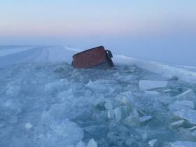 Грузовик провалился под лед на переправе Кангалассы — Соттинцы в Якутии