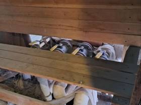 В Якутске несколько дней топит деревянный жилой дом