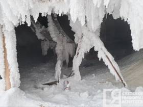 В Якутске несколько дней топит деревянный жилой дом