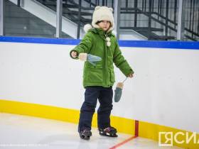 В Якутске заработал новый спорткомплекс с бассейном и катком. Цены на услуги