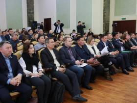 Глава Якутии обсудил с руководством Якутска реализацию указа о развитии города до 2032 года