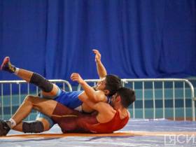 Более 130 юных борцов участвуют в первенстве Дальнего Востока в Якутске