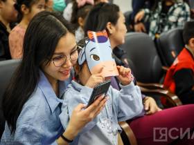 Детям Якутска презентовали сериал на якутском языке «Тооку»