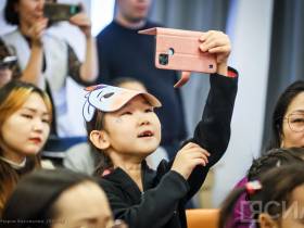 Детям Якутска презентовали сериал на якутском языке «Тооку»