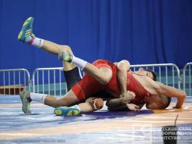Якутские борцы завоевали 21 медаль на первенстве Дальнего Востока среди юниоров