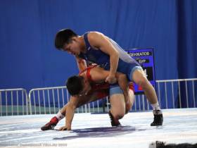 Якутские борцы завоевали 21 медаль на первенстве Дальнего Востока среди юниоров