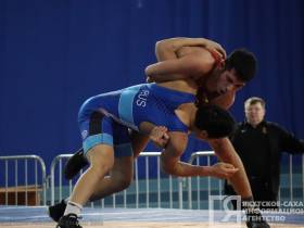 Якутские борцы завоевали 21 медаль на первенстве Дальнего Востока среди юниоров