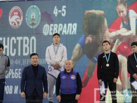 Якутские борцы завоевали 21 медаль на первенстве Дальнего Востока среди юниоров