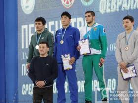 Якутские борцы завоевали 21 медаль на первенстве Дальнего Востока среди юниоров