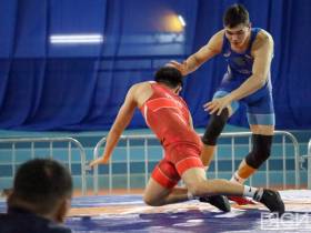 Более 130 юных борцов участвуют в первенстве Дальнего Востока в Якутске