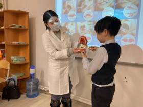 Школьникам Якутска провели стоматологический урок в игровой форме