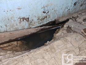 В Якутске несколько дней топит деревянный жилой дом