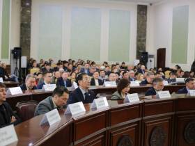 Глава Якутии обсудил с руководством Якутска реализацию указа о развитии города до 2032 года