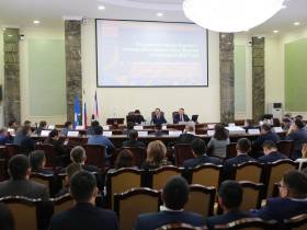 Глава Якутии обсудил с руководством Якутска реализацию указа о развитии города до 2032 года