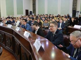 Глава Якутии обсудил с руководством Якутска реализацию указа о развитии города до 2032 года