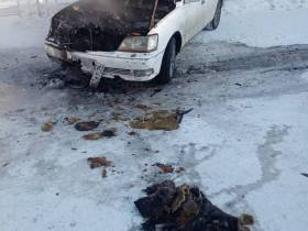 На улице Якутска снова загорелся автомобиль