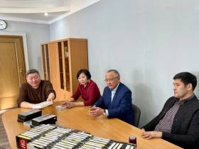 Уникальный архив Музея хомуса передали аудиовизуальному центру Якутии