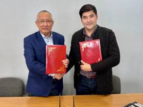 Уникальный архив Музея хомуса передали аудиовизуальному центру Якутии