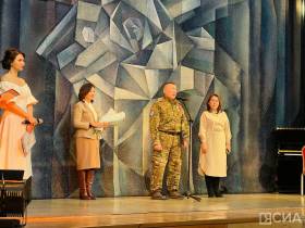 «Вместе мы — одна семья»: в Якутске состоялся концерт для детей мобилизованных