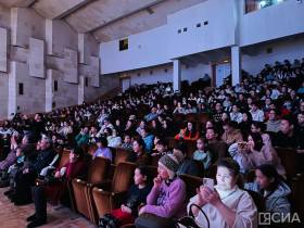 «Вместе мы — одна семья»: в Якутске состоялся концерт для детей мобилизованных