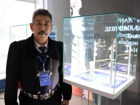 Логотип игр «Дети Азии» из алмазов представили в Кемерове на выставке «Сокровища Якутии»