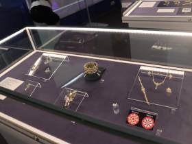 Логотип игр «Дети Азии» из алмазов представили в Кемерове на выставке «Сокровища Якутии»