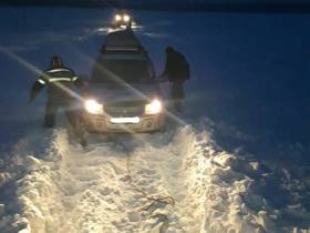В Якутии спасли рыбаков, застрявших из-за пурги