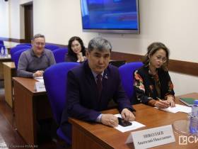 Айсен Николаев обсудил меры соцподдержки населения с представителями парламентских фракций Якутии