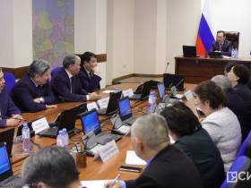 Айсен Николаев обсудил меры соцподдержки населения с представителями парламентских фракций Якутии