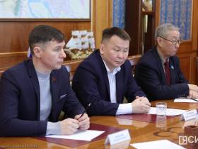 Айсен Николаев обсудил меры соцподдержки населения с представителями парламентских фракций Якутии