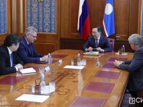 Айсен Николаев обсудил меры соцподдержки населения с представителями парламентских фракций Якутии