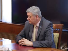 Айсен Николаев обсудил меры соцподдержки населения с представителями парламентских фракций Якутии