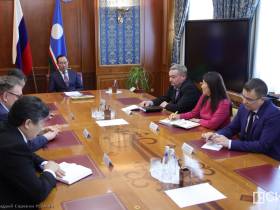 Айсен Николаев обсудил меры соцподдержки населения с представителями парламентских фракций Якутии