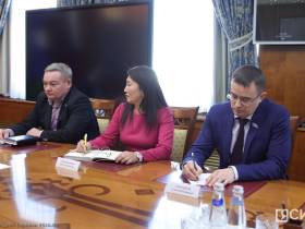 Айсен Николаев обсудил меры соцподдержки населения с представителями парламентских фракций Якутии