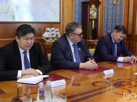 Айсен Николаев обсудил меры соцподдержки населения с представителями парламентских фракций Якутии