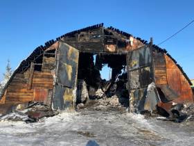 В Якутии сотрудники полиции спасли мужчину из горящего гаража