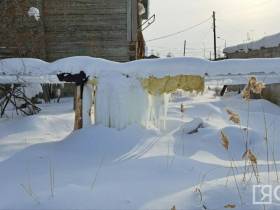 Кругом снег, наледь и прорывы воды: жители аварийных домов в Якутске бьют тревогу