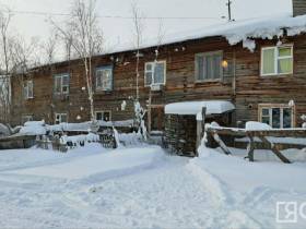 Кругом снег, наледь и прорывы воды: жители аварийных домов в Якутске бьют тревогу