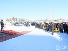 В преддверии международного турнира в Якутске почтили память олимпийского чемпиона Романа Дмитриева