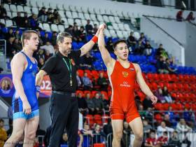 Стали известны все финалисты первого дня турнира Романа Дмитриева по вольной борьбе