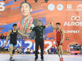 Две золотые медали завоевали якутские борцы на международном турнире памяти Романа Дмитриева