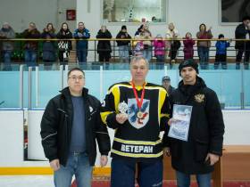 Команда Якутска завоевала золото республиканского чемпионата по хоккею памяти Михаила Свиридова