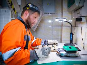 Научный подход к производству. Как работает исследовательская лаборатория Нежданинского ГОКа