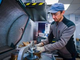 Научный подход к производству. Как работает исследовательская лаборатория Нежданинского ГОКа