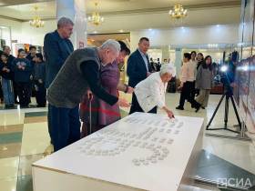 В Якутии в день рождения Алексея Кулаковского зажгли памятные свечи