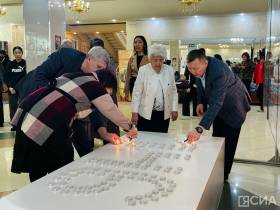 В Якутии в день рождения Алексея Кулаковского зажгли памятные свечи