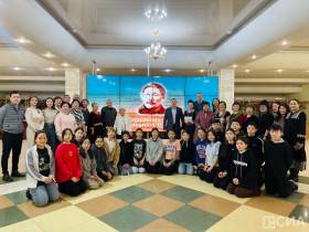 В Якутии в день рождения Алексея Кулаковского зажгли памятные свечи