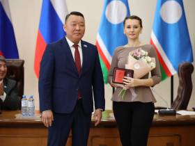 Работникам сферы ЖКХ Якутии вручили государственные награды